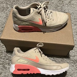 Nike Air Max size 6 woman’s